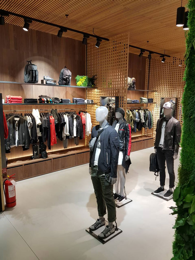 The Fashion Replay Boutique
