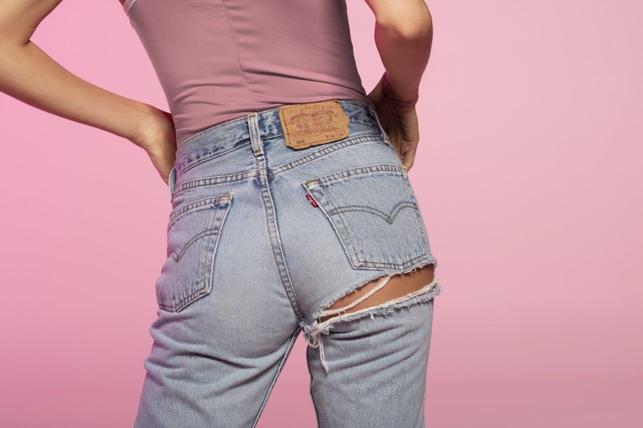 hailey bieber levis 501